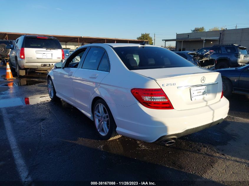 2014 MERCEDES-BENZ C 250 LUXURY/SPORT - WDDGF4HBXEA929548