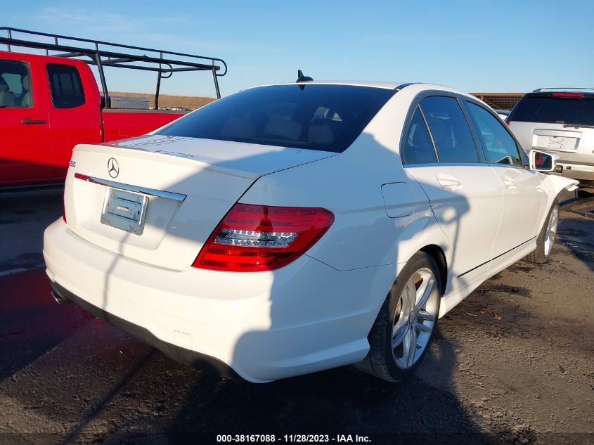 2014 MERCEDES-BENZ C 250 LUXURY/SPORT - WDDGF4HBXEA929548