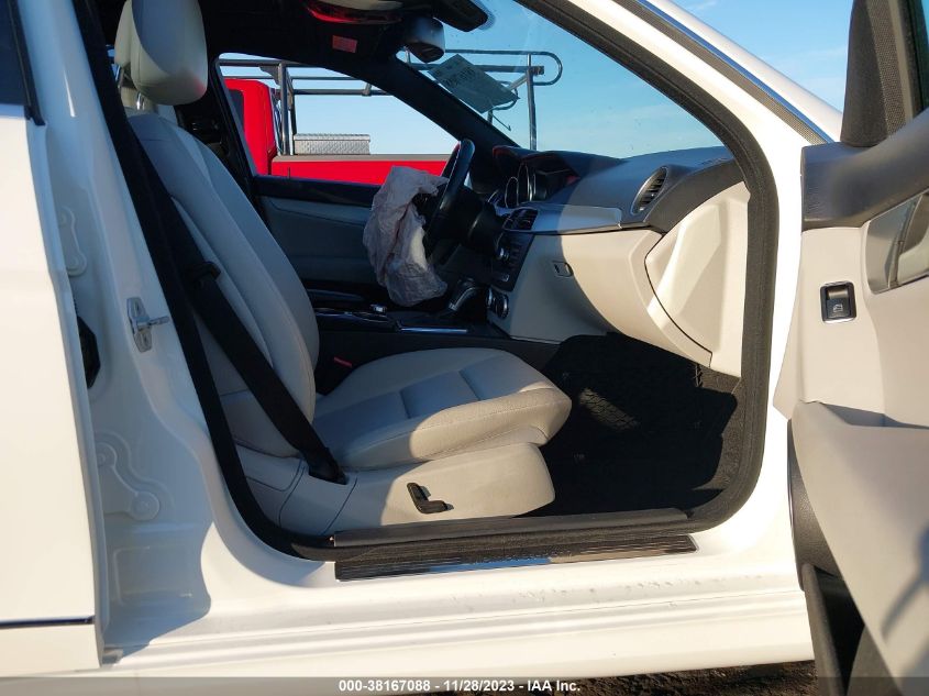 2014 MERCEDES-BENZ C 250 LUXURY/SPORT - WDDGF4HBXEA929548
