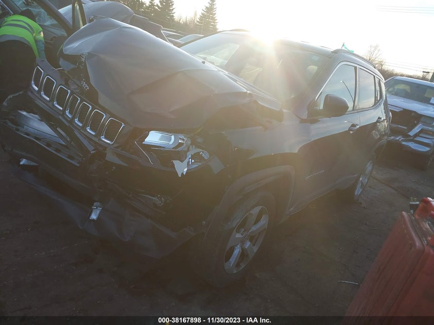 VIN 3C4NJDBB2JT138944 2018 JEEP COMPASS LATITUDE