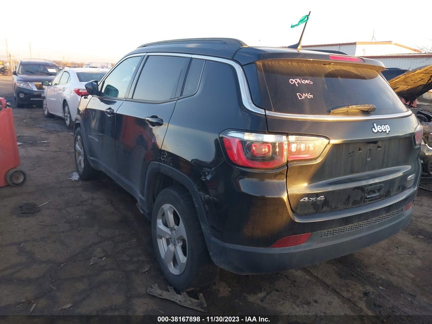 VIN 3C4NJDBB2JT138944 2018 JEEP COMPASS LATITUDE