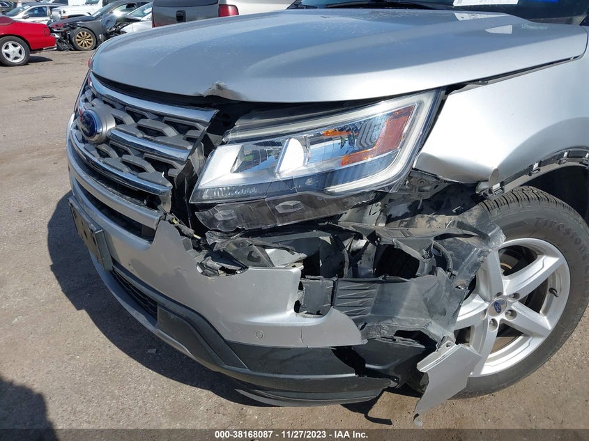 VIN 1FM5K7D80JGA13425 2018 FORD EXPLORER XLT