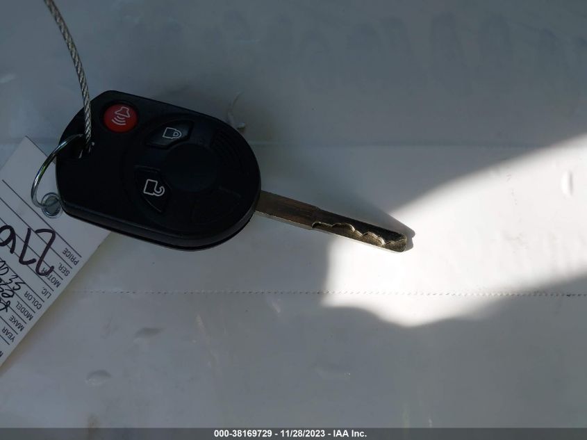 VIN 1FMCU0GD1HUB82737 2017 FORD ESCAPE SE