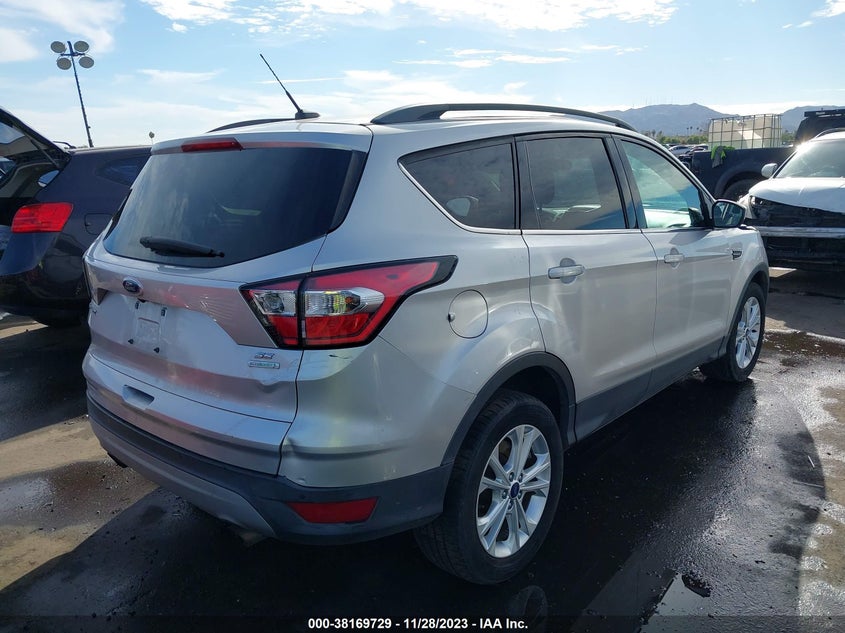 VIN 1FMCU0GD1HUB82737 2017 FORD ESCAPE SE