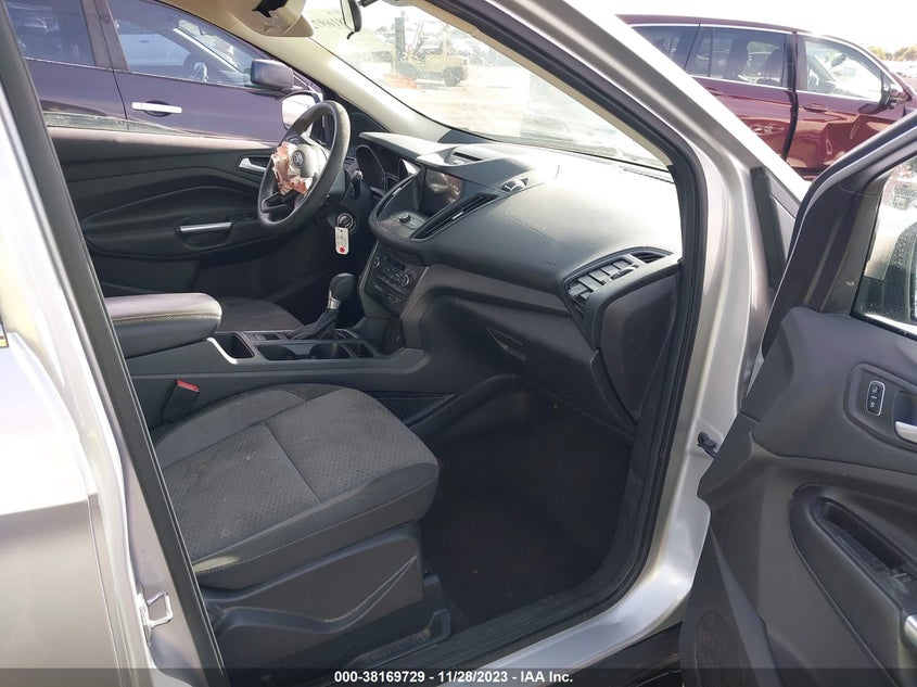 VIN 1FMCU0GD1HUB82737 2017 FORD ESCAPE SE