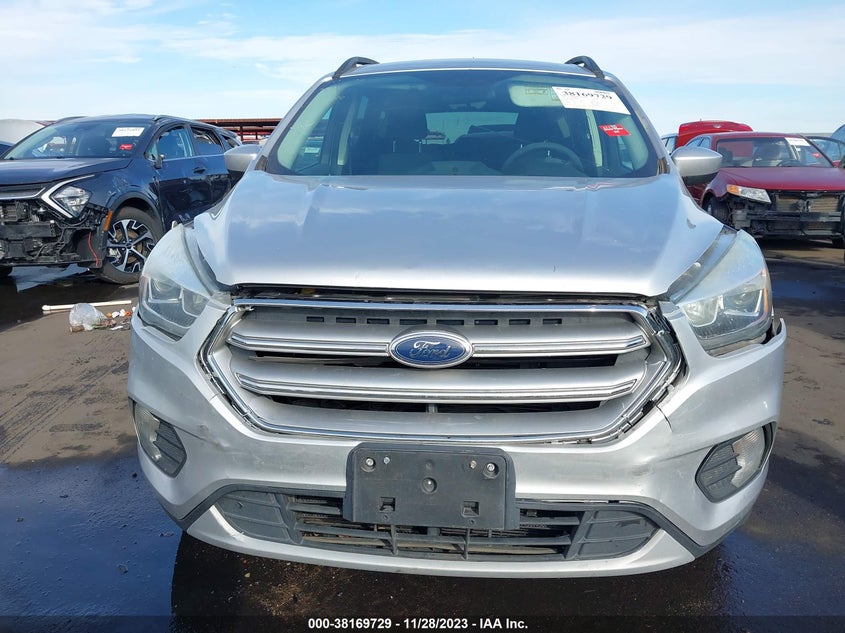 VIN 1FMCU0GD1HUB82737 2017 FORD ESCAPE SE