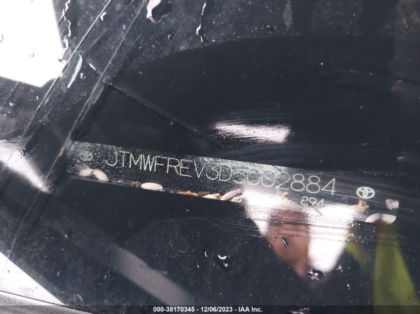 2013 TOYOTA RAV4 XLE - JTMWFREV3D5002884