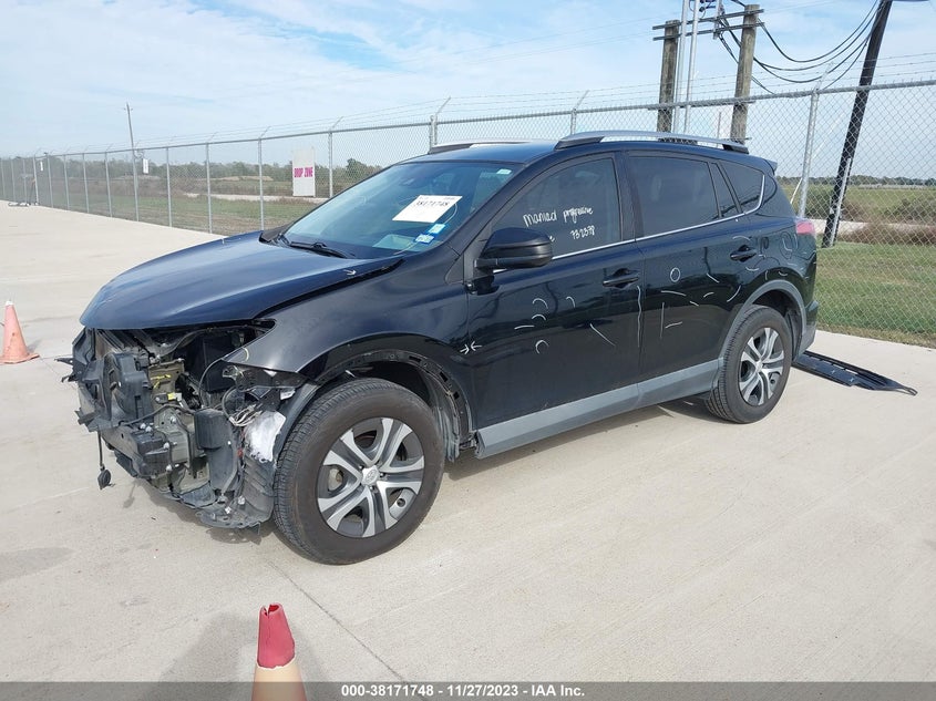 VIN 2T3ZFREV7JW466195 2018 TOYOTA RAV4 LE