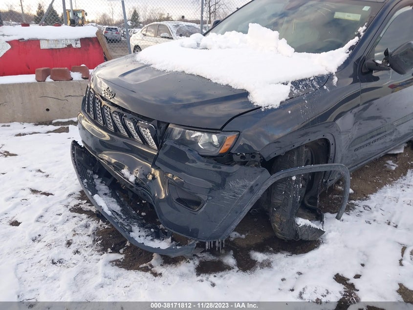 VIN 1C4RJFAG2JC360549 2018 JEEP GRAND CHEROKEE ALTITUDE 4X4