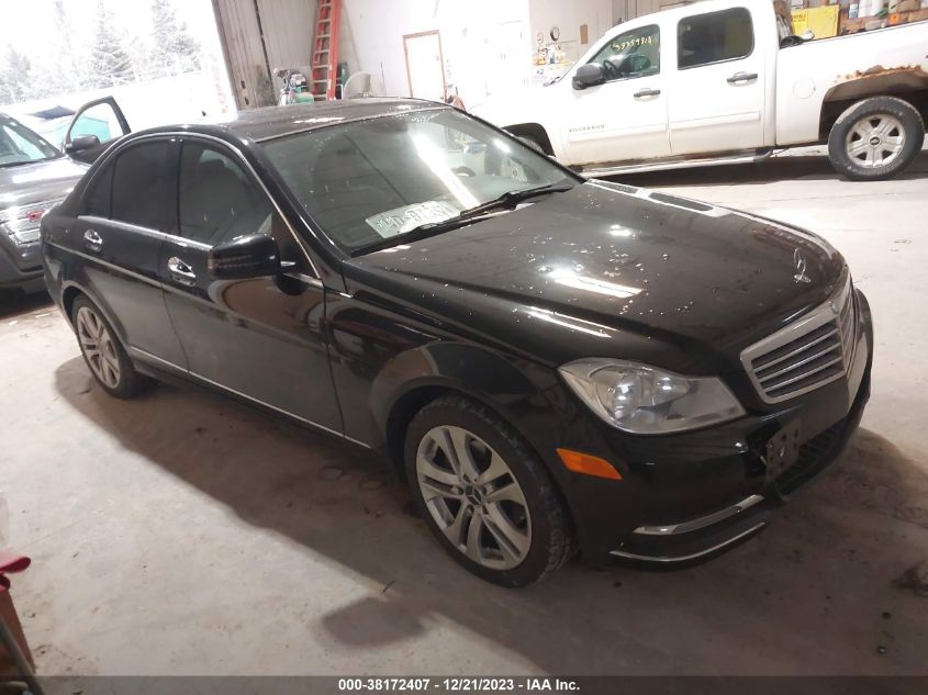 2014 MERCEDES-BENZ C 250 LUXURY/SPORT - WDDGF4HB5EG255242