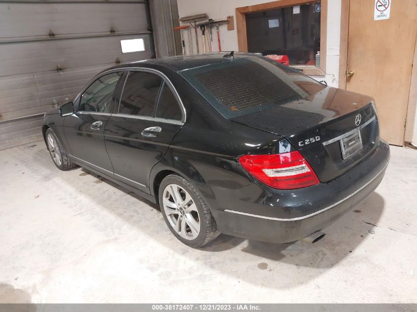 2014 MERCEDES-BENZ C 250 LUXURY/SPORT - WDDGF4HB5EG255242