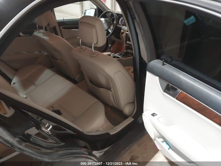 2014 MERCEDES-BENZ C 250 LUXURY/SPORT - WDDGF4HB5EG255242