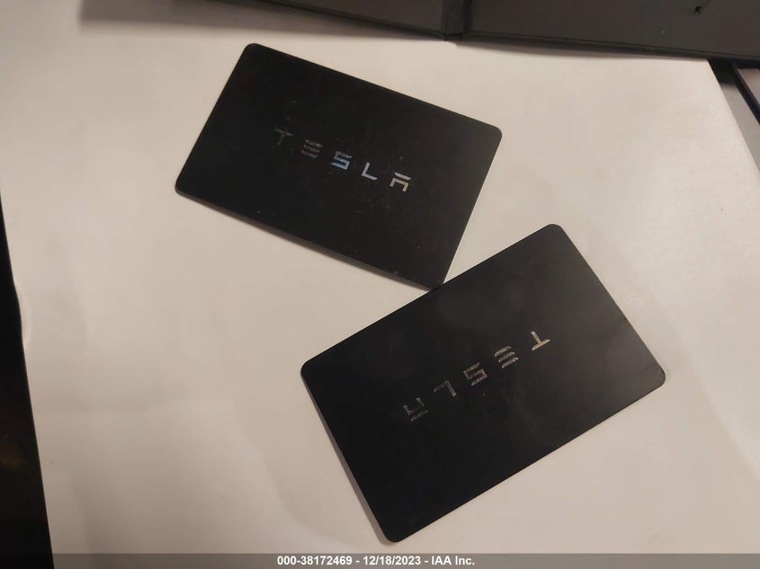 VIN 7SAYGDEE6NA021180 2022 TESLA MODEL Y