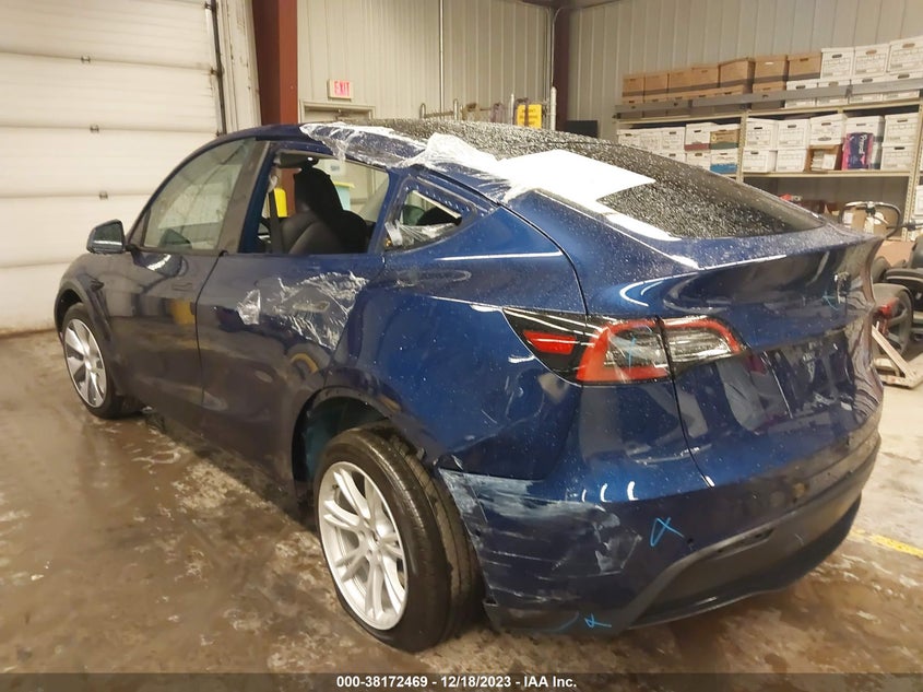 VIN 7SAYGDEE6NA021180 2022 TESLA MODEL Y