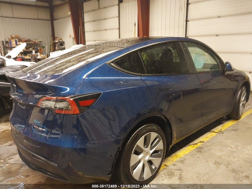 VIN 7SAYGDEE6NA021180 2022 TESLA MODEL Y