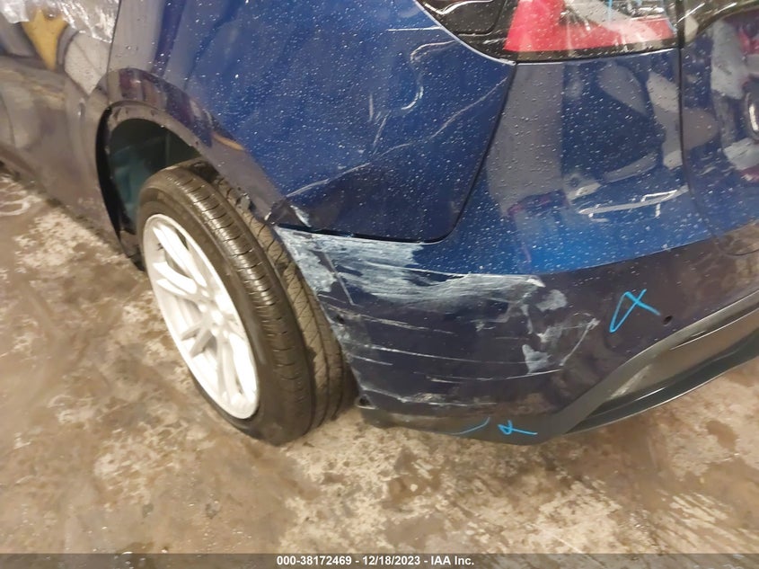 VIN 7SAYGDEE6NA021180 2022 TESLA MODEL Y