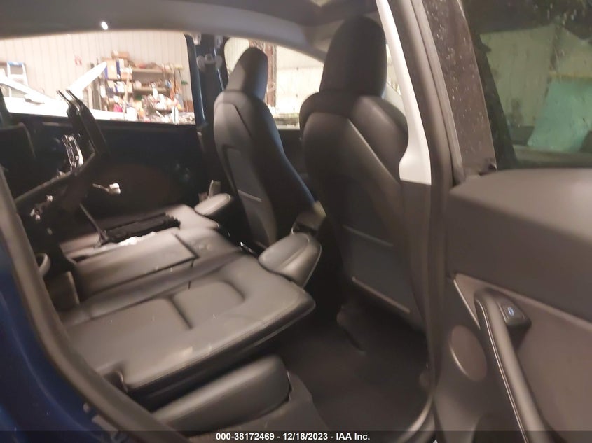 VIN 7SAYGDEE6NA021180 2022 TESLA MODEL Y