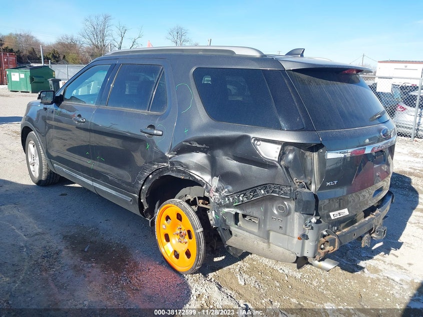 VIN 1FM5K8D82HGC13027 2017 FORD EXPLORER XLT