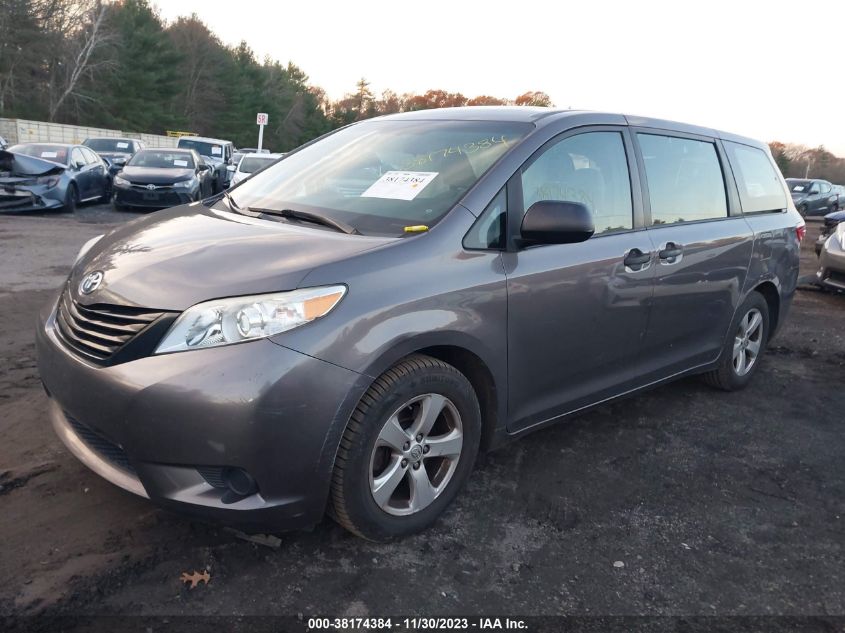 5TDZK3DC1FS667396 2015 TOYOTA SIENNA, photo no. 2