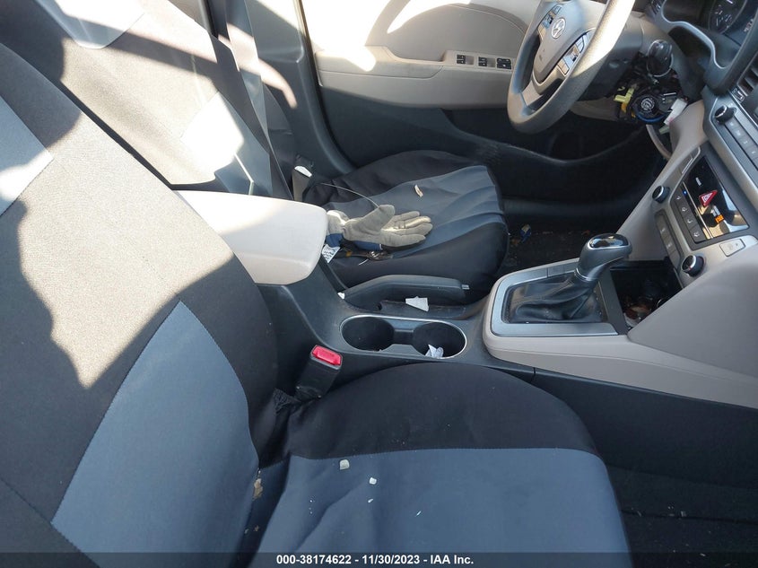 VIN 5NPD74LFXJH286643 2018 HYUNDAI ELANTRA SE