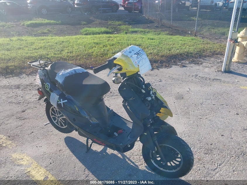 YNGF 49CC SCOOTER 2021. Lot# 38175085. VIN LL0TCAPH2MG011879. Photo 1