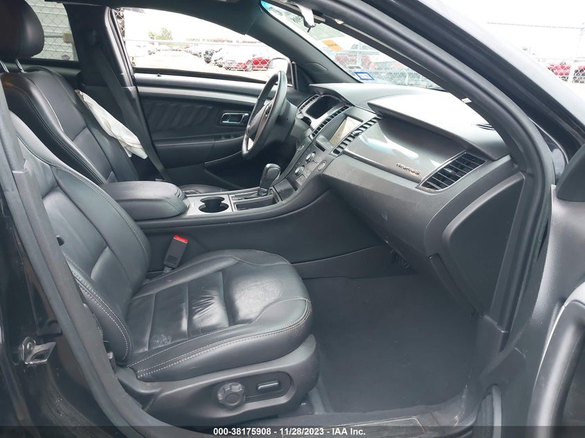 VIN 1FAHP2E82KG100982 2019 FORD TAURUS SEL