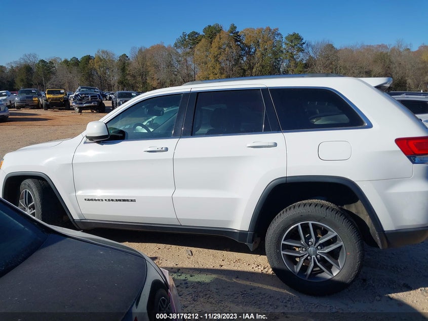 VIN 1C4RJFAG8JC234857 2018 JEEP GRAND CHEROKEE LAREDO