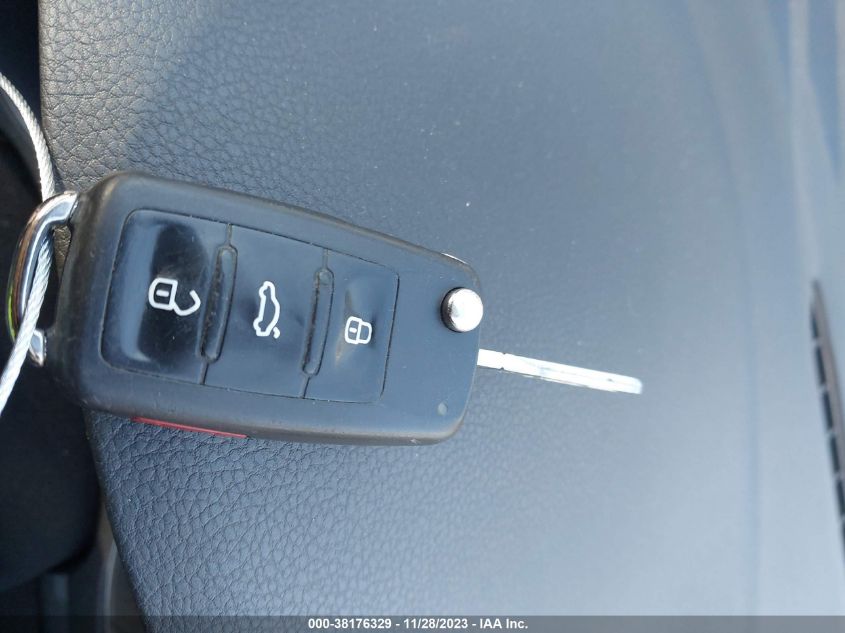 2014 VOLKSWAGEN GOLF 2.5L - WVWDB7AJ3EW003054