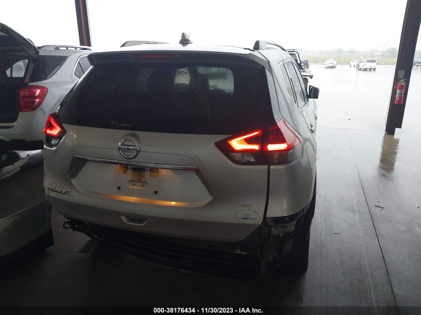 VIN JN8AT2MT4JW466660 2018 NISSAN ROGUE SL