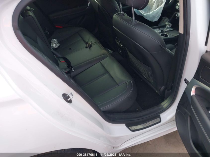 2022 GENESIS G70 2.0T AWD - KMTG34TA0NU103132