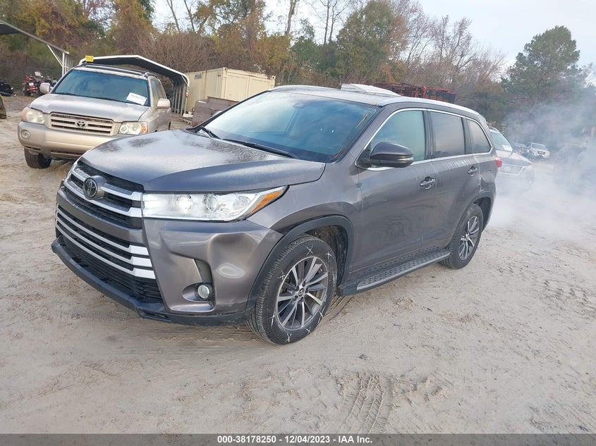 VIN 5TDKZRFH8JS526925 2018 TOYOTA HIGHLANDER SE/XLE