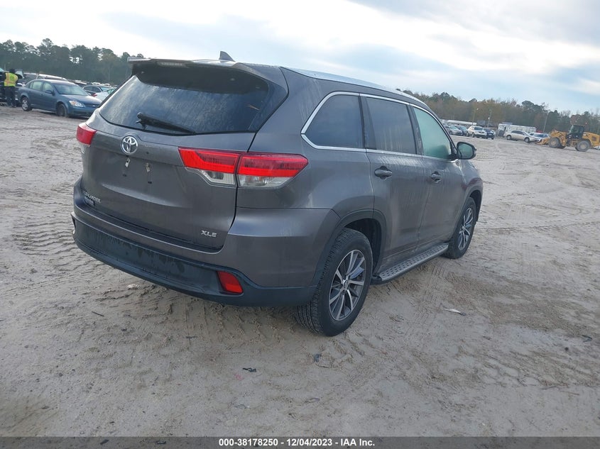 VIN 5TDKZRFH8JS526925 2018 TOYOTA HIGHLANDER SE/XLE