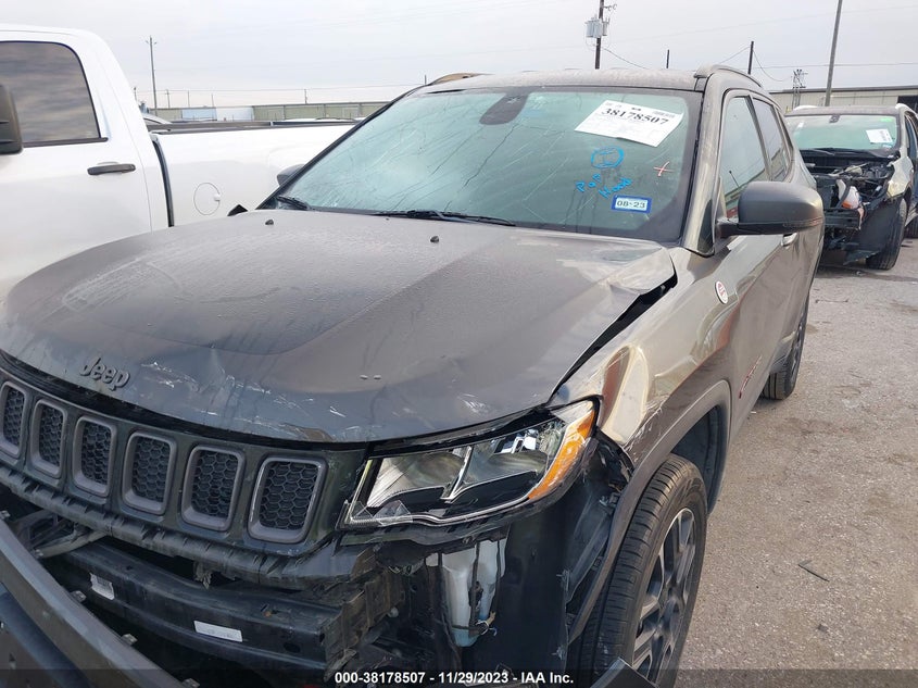 VIN 3C4NJDDB6KT668994 2019 JEEP COMPASS TRAILHAWK