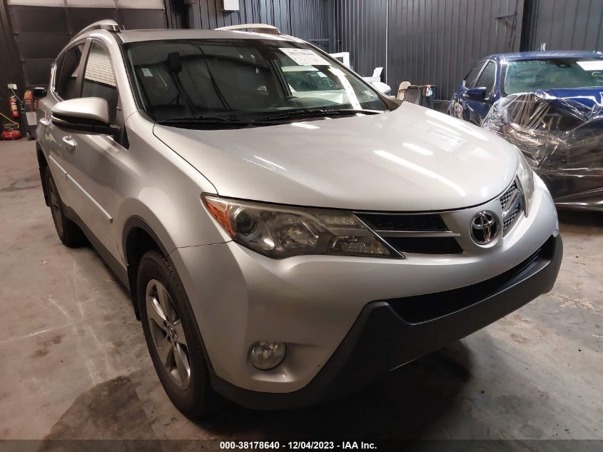 2015 TOYOTA RAV4 XLE - JTMRFREV4FJ037389