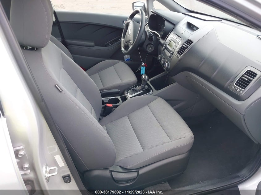 VIN 3KPFK4A70HE093192 2017 KIA FORTE LX