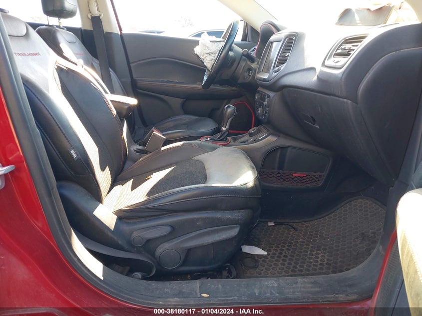 VIN 3C4NJDDB2LT136904 2020 JEEP COMPASS TRAILHAWK