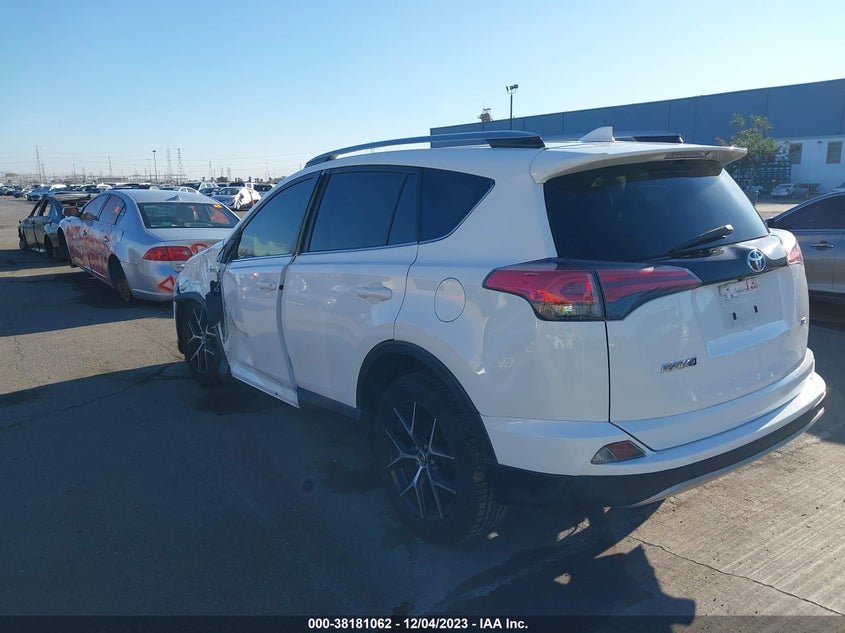 VIN JTMNFREV9JD125652 2018 TOYOTA RAV4 SE
