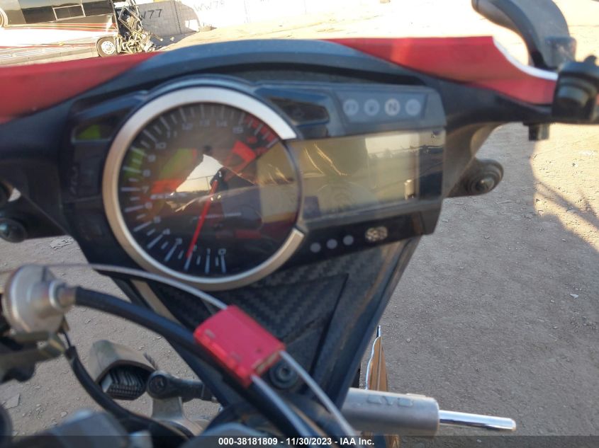 2013 SUZUKI GSX-R600 - JS1GN7FA9D2101857