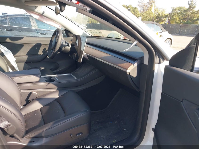VIN 7SAYGDEE5NF449860 2022 TESLA MODEL Y