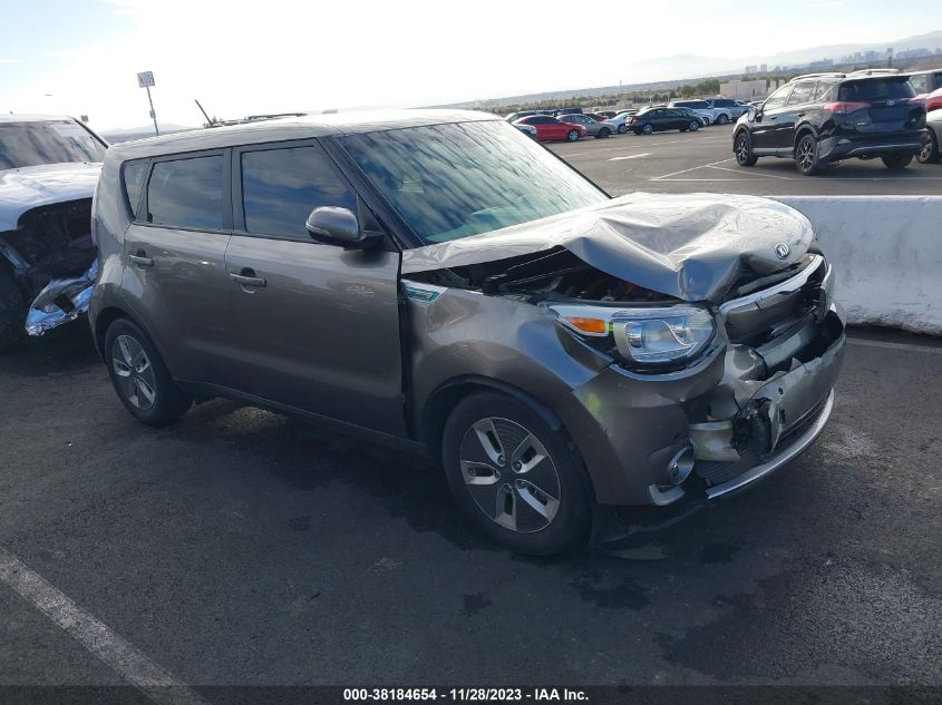 KNDJX3AE0J7026473 KIA SOUL EV Photo 1