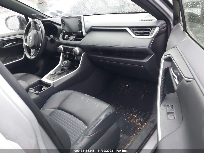 2019 TOYOTA RAV4 HYBRID XSE JTMEWRFV5KJ019328