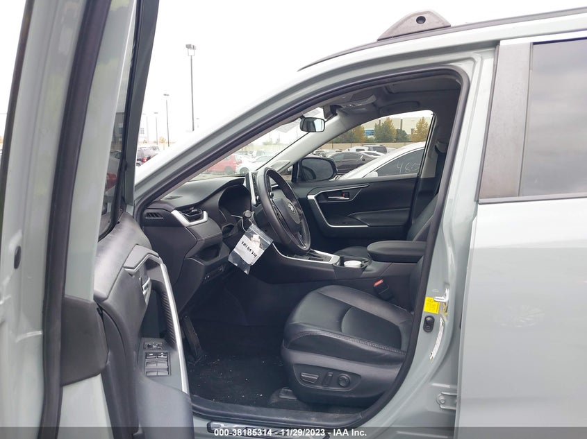 VIN 2T3C1RFV2LW057933 2020 TOYOTA RAV4 XLE PREMIUM