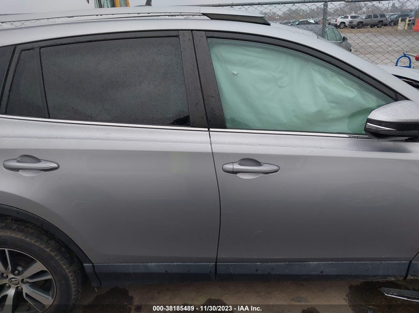 VIN 2T3WFREV7JW425729 2018 TOYOTA RAV4 ADVENTURE/XLE