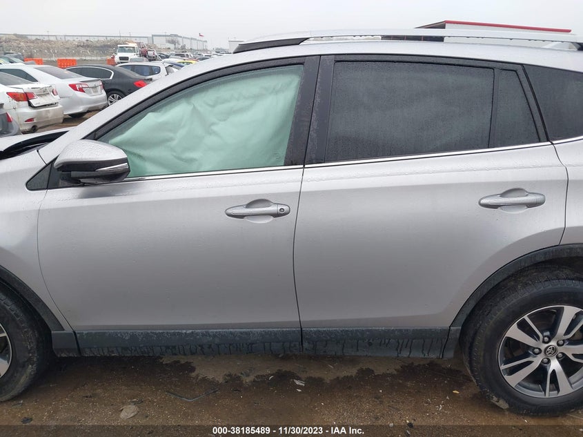 VIN 2T3WFREV7JW425729 2018 TOYOTA RAV4 ADVENTURE/XLE