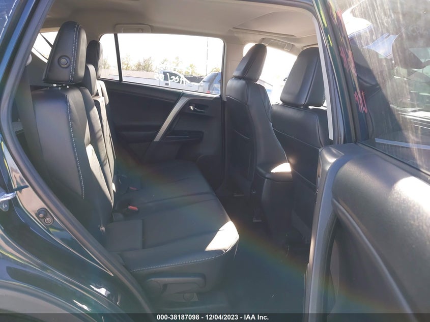VIN 2T3YFREV6JW459251 2018 TOYOTA RAV4 LIMITED