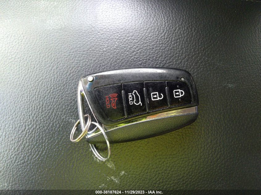 2017 HYUNDAI SANTA FE SE/LIMITED - KM8SRDHF7HU248910