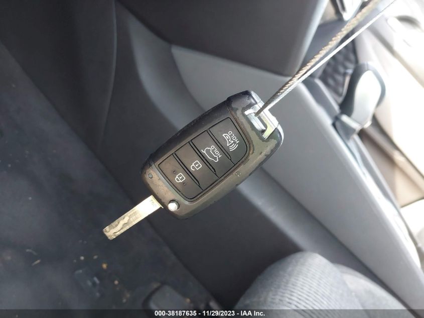 2019 HYUNDAI SANTA FE SE - 5NMS2CAD0KH092168