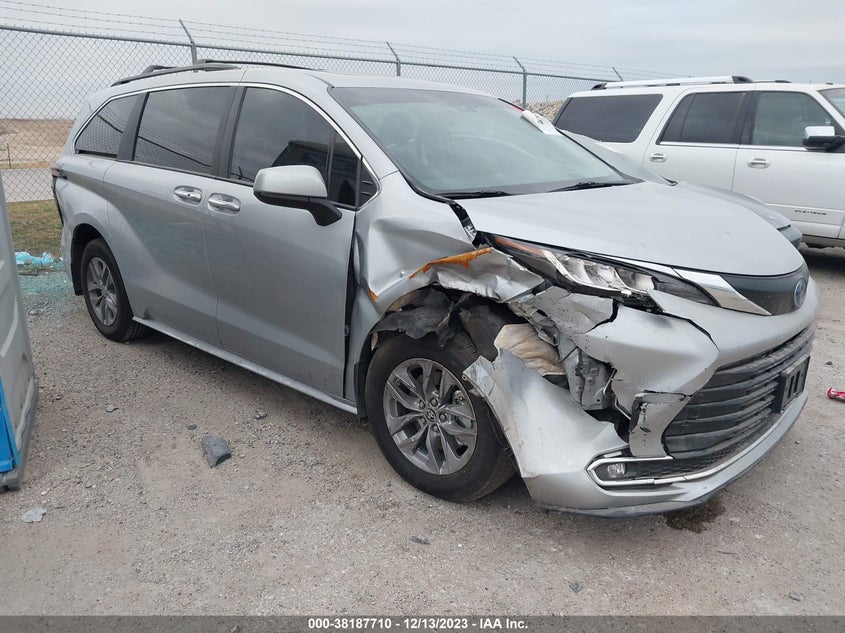 VIN 5TDYRKEC6NS110479 2022 TOYOTA SIENNA XLE