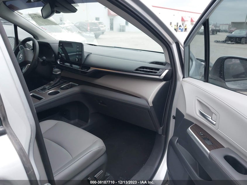 VIN 5TDYRKEC6NS110479 2022 TOYOTA SIENNA XLE