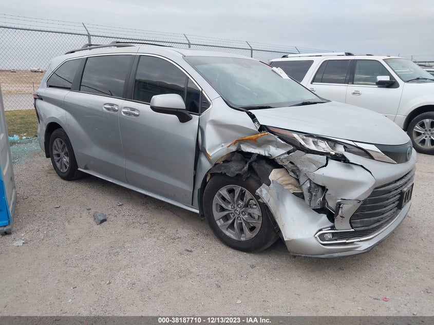 VIN 5TDYRKEC6NS110479 2022 TOYOTA SIENNA XLE